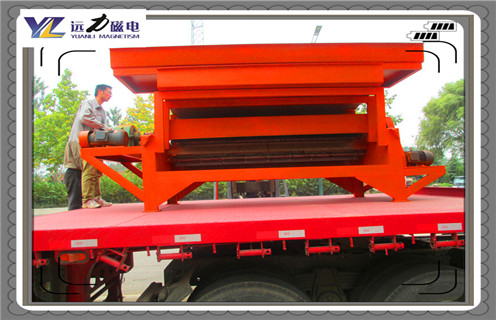 广东钛尾矿湿式磁选机_广东钛尾矿湿式磁选机铁精粉流程及转速有什么规定 ,在保证选矿效果的前提下，如果矿浆流速越快，则设备在单位时间内处理能力及单位时间内精矿的产量提升，同时由于 减少了电耗、人工成本等选矿成本，有利于选矿收益的增加。而实际选矿生产中，矿浆流速是受到诸多限制的，不可能无限制的提高矿浆流速来提升选矿收益。 一、广东钛尾矿湿式磁选机_广东钛尾矿湿式磁选机铁精粉流程及转速有什么规定 1、从选矿作用力的角度考虑。流经磁选工作面的矿浆速度决定了作用于沉积在梯度吸附区域表面颗粒上的剪切力，因此，影响到磁性chanp-in的回收率和品位，一般情况下，流速过高时会造成磁性超贫品位的增加而同时损失部分回收率。 2、选择不同号磁选机设备是根据客户产量及需求而定，而我们AB平台选矿设备厂生产小磁选机也是根据客需求而定制，随着路打开，越来越多小产量客户来选择小磁选机，它在市场上有***客户群。AB平台选矿机械小磁选机设备筒皮采进耐磨涂层替了普通筒皮，耐磨度了8-10倍左右，同时磁选机滚筒是***度稀土永磁材料来制造，这样保证磁选机磁力持久性，磁场可以从500GS-13500GS以上都可以定制，合理结构设计及磁系组装 二、广东钛尾矿湿式磁选机_广东钛尾矿湿式磁选机铁精粉流程及转速有什么规定 1、湿式磁选机有三种槽体：顺流槽体、逆流槽体、半逆流槽体。不一样槽体对于物料的精细度的工作也不一样，这个详细的选择还要依据周身环境的，地质及物料的特色，然后结合自然条件选择再依据设备的特色进行选择，防止出现“不适应”运作疑问出现。 2、湿式磁选机三种槽体的特色：顺流式湿式磁选机相对逆流式和半流式的槽体来说，它的处理才能大，顺流式槽体适宜于处理较粗粒度的强磁性物料的粗选和精选。顺流式磁选机有一个需要特色留意的地方即是：***严厉的操控给矿的粒度，不能过大或许过小，过大的时分脉石与磁性物体别离不开，磁性矿粒简单损失于尾矿，会下降精矿的质量。顺流式槽体湿式磁选机可以完成连体机工作，进步精矿的质量。 3、逆流式磁选机适宜于细粒强磁性矿藏的粗选与扫选工作，回收率较高，但精矿档次较低。由于粗粒物料易沉积阻塞选别空间，更不容别离开来，所以逆流型磁选机不适于处理粗粒物料，尽量防止运用逆流式湿式磁选机进行精选，牢记。 4、半逆流磁选机它一起具有自己顺流槽体的优势和逆流槽体的优势，半逆流磁选机在矿设技术流程中所占的比重略大。它充分体现了顺流式和逆流式的优势，而且还逾越了那两种槽体，由于它还适宜于处理0.5mm以下的矿粒的粗选和精选，不光可以多台串联和并联，还可以完成屡次的扫选和精选。