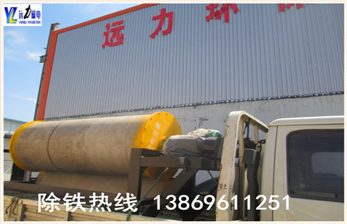 ct 永磁筒式磁选机性能参数,AB平台在选矿设备的制造工艺上,我们有着先进的设计理念和强大生产加工能力,我们生产的湿式永磁筒式磁选机构成整个选铁生产线产品系列的重要组成部分,我们的客户都会说,先进的工程设计和优良的性能是众所周知的.  　　1.ct永磁筒式磁选机参数一  　　湿式永磁筒式磁选机作为分离设备的不断发展的结果可以提供一个完整的技术,采矿及矿产行业的磁性湿分离.  　　2.ct永磁筒式磁选机参数二  　　产品型号和尺寸提供的湿式永磁磁选机尺寸的直径,1200毫米和916毫米的长度可达3000毫米.三种基本的分隔设计可用于分选,粗加工和精加工/清洁应用.每种类型可以提供在单一的感光鼓或多个鼓燧岩或磁铁矿阶段,以及用于恢复密介质中的磁介质植物.