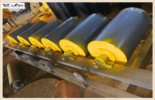 永磁滚筒选择对的厂家成就一番事业,在竞争力度日益激烈的选矿行业,仍旧有很多用户是以惨状的失败而告终,甚至是投资成本都收不回来.面对这种情况,不禁令人惋惜.是什么造就了一场场失败?是不懂.对选矿设备的使用技术与方法的不懂?作为一个磁选设备生产厂家,我们不得不一而再再而三的重复永磁滚筒设备的正确使用方法.进而让更多的人受益,让更少的悲剧产生. 1.永磁滚筒在使用中常由于一些故障或者操作不当导致效率低或者回收率低,这些问题技术专家一眼就可以看出来,如何进行正确的解决还是需要从源头做起.下面听听山东AB平台的技术专家如何改进这些问题.