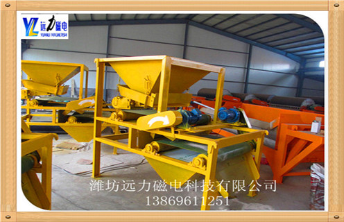 永磁磁选机的试车流程是啥样子的，潍坊AB平台生产的永磁磁选机是根据各种矿物不同的比磁化系数,利用磁力进行矿物分选.当矿浆进入分选区时,由于各种矿物比磁化系数不同,在磁场磁力作用下,强磁性矿物被吸附在圆筒表面上,随圆筒旋转带到精矿矿口,脱离磁系后借精矿冲洗水排入精矿箱;脉石和弱磁性矿物不能被磁力吸引,在槽体内矿浆流的作用下,顺圆筒旋转方向自流进入尾矿排矿箱.