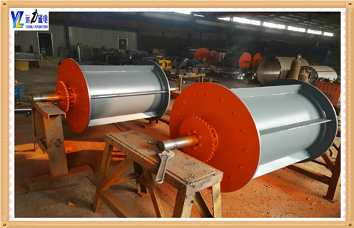 供应选矿实验型磁选机 磁铁钢渣磁选机干式磁选机,资源充分节约利用是可持续发展的理念,也是节省费用创造利益的好方法.废渣钢渣等物料中有很大的利用价值,可以给客户带来经济效益和利用价值.如果想要提纯除杂,首选就是钢渣磁选机.  AB平台生产的供应选矿实验型磁选机 磁铁钢渣磁选机干式磁选机设备具有构造合理,操作简略,修理便利,适用性强,是锰矿石选矿设备地域抱负的磁选铁砂设备.主机架底选用固接的船形机架底座,使设备在活动工作中滑动非常便利快捷,减少了设备移动的阻力.操作安稳.处理量大.磁场强度高,磁力耐久,分选效果好.精矿档次高.AB平台磁选机是业内的可靠品牌,质量和服务都是经得起考验的.