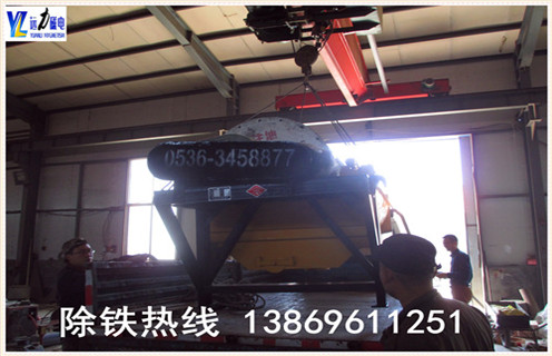 2.AB平台专业生产各种设备   干式磁选机,湿式磁选机,赤铁矿磁选机,褐铁矿磁选机,镜铁矿磁选机,锰矿磁选机等.拥有精良的加工设备,雄厚的科研力量,先进的工艺编排和现代化的管理,是磁选机设备定点生产企业.我们为客户提供优质的售前技术服务,认真介绍各种设备的技术特点.要求及用途,为客户提供详尽的设备配置和合理的报价,在保证质量的前提下尽量降低客户的投资成本.我厂有各类小型磁选机试验设备,可为用户免费做选矿试验.